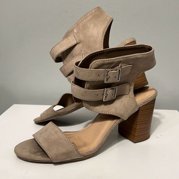 Heart in D Women's Taupe Suede Double Ankle Strap Block Heel Sandal Size 8 - Picture 14 of 14